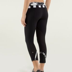 Lululemon Run: Inspire Crop II